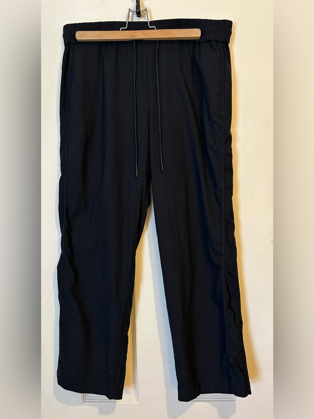 Womenβs Kit + Ace dark navy drawstring elastic waist, cropped pant - size 12
